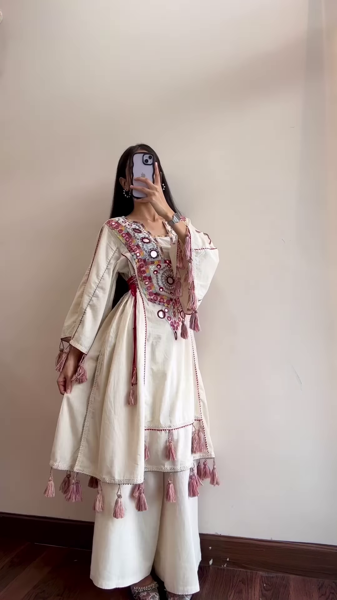 Boho Style Embroidered Kurta Set – Artistic Ethnic Fashion 🌺