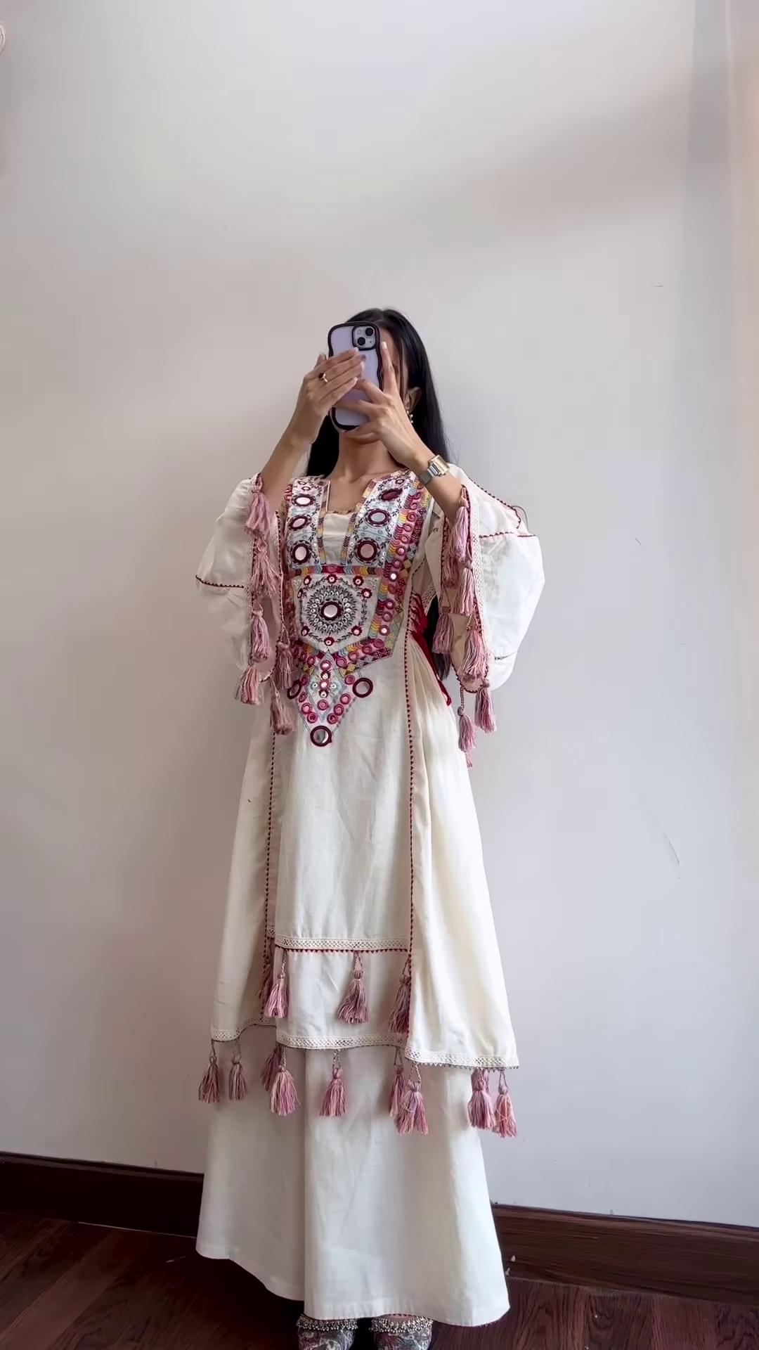 Boho Style Embroidered Kurta Set – Artistic Ethnic Fashion 🌺