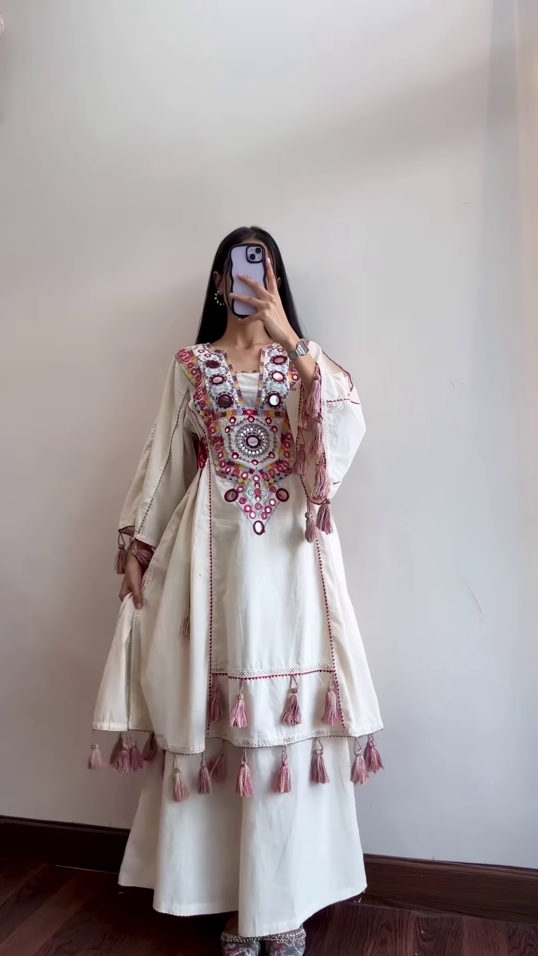 Boho Style Embroidered Kurta Set – Artistic Ethnic Fashion 🌺
