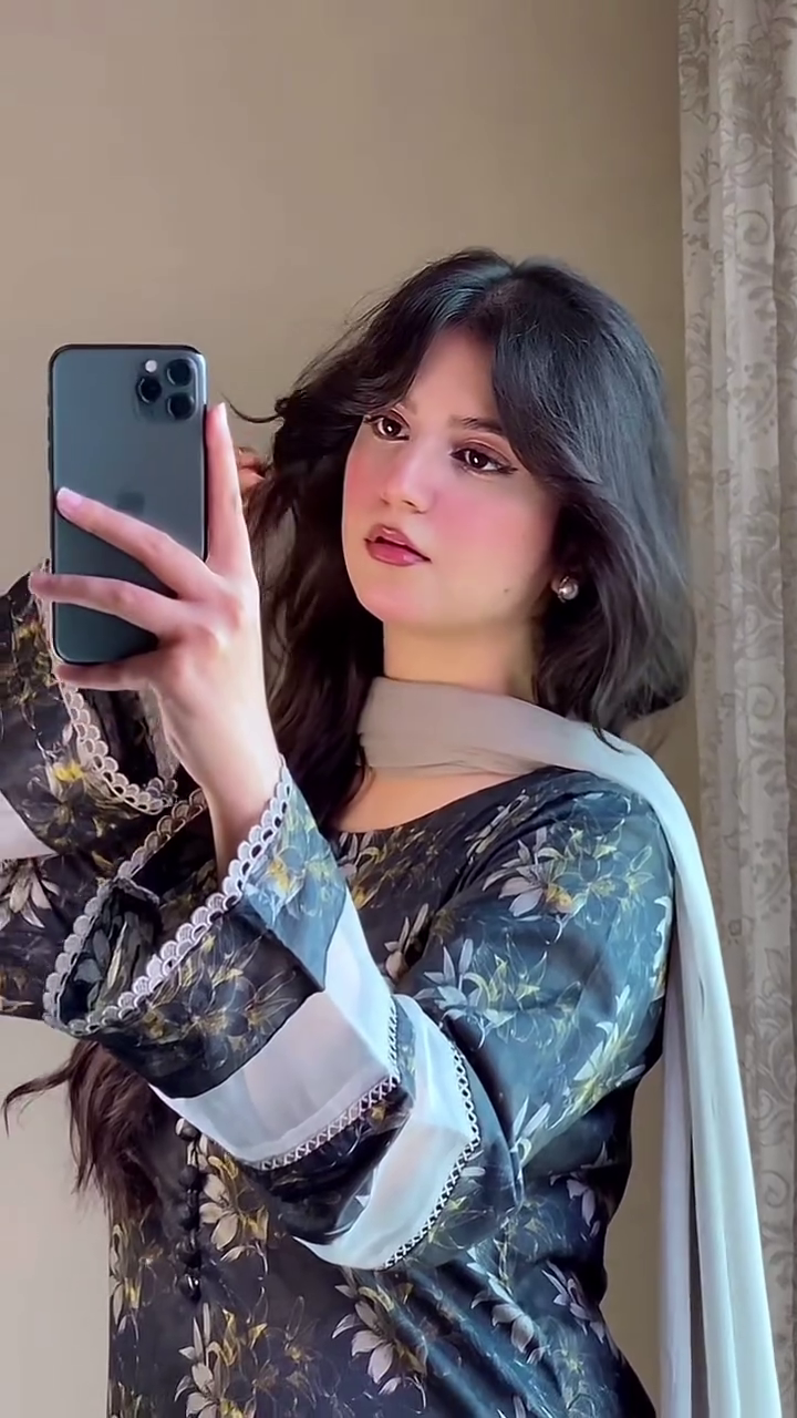 Graceful Dark Floral Suit – Elegant Ethnic Charm