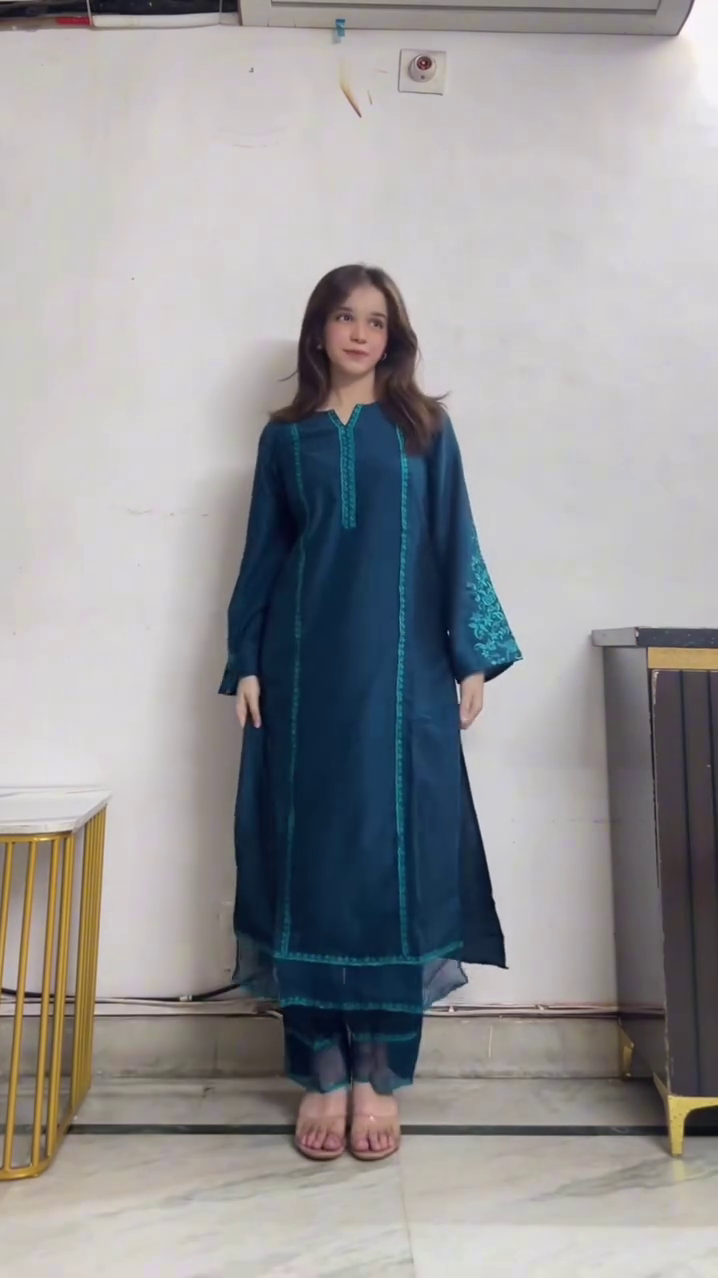 Elegant Teal Blue Kurta Set – Minimal Yet Stylish