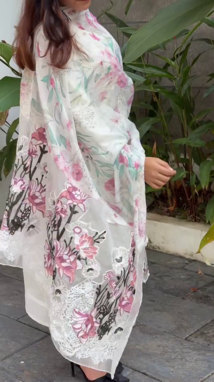 Graceful White Floral Suit – Soft & Elegant Ethnic Fashion