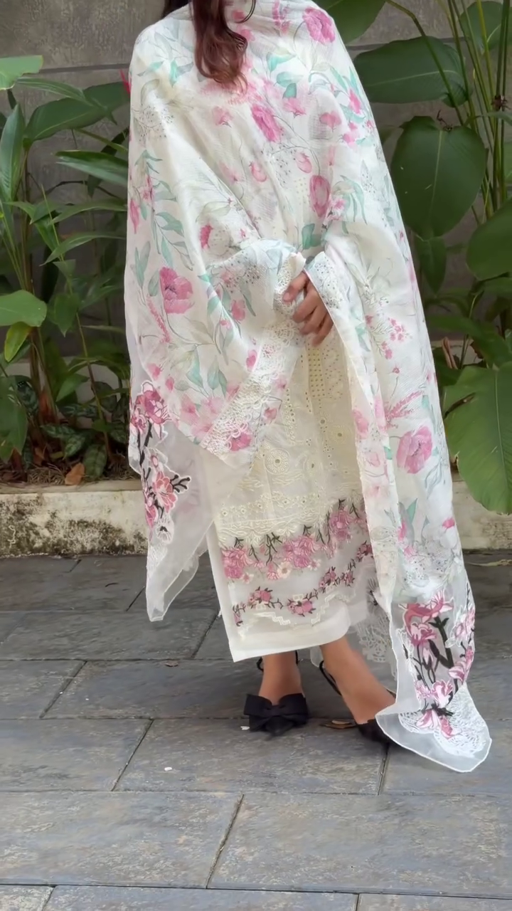 Graceful White Floral Suit – Soft & Elegant Ethnic Fashion