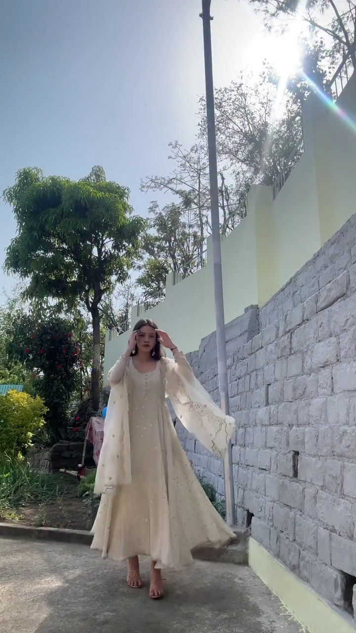 🤍 Royal Grace – Ivory Anarkali Flow Dress