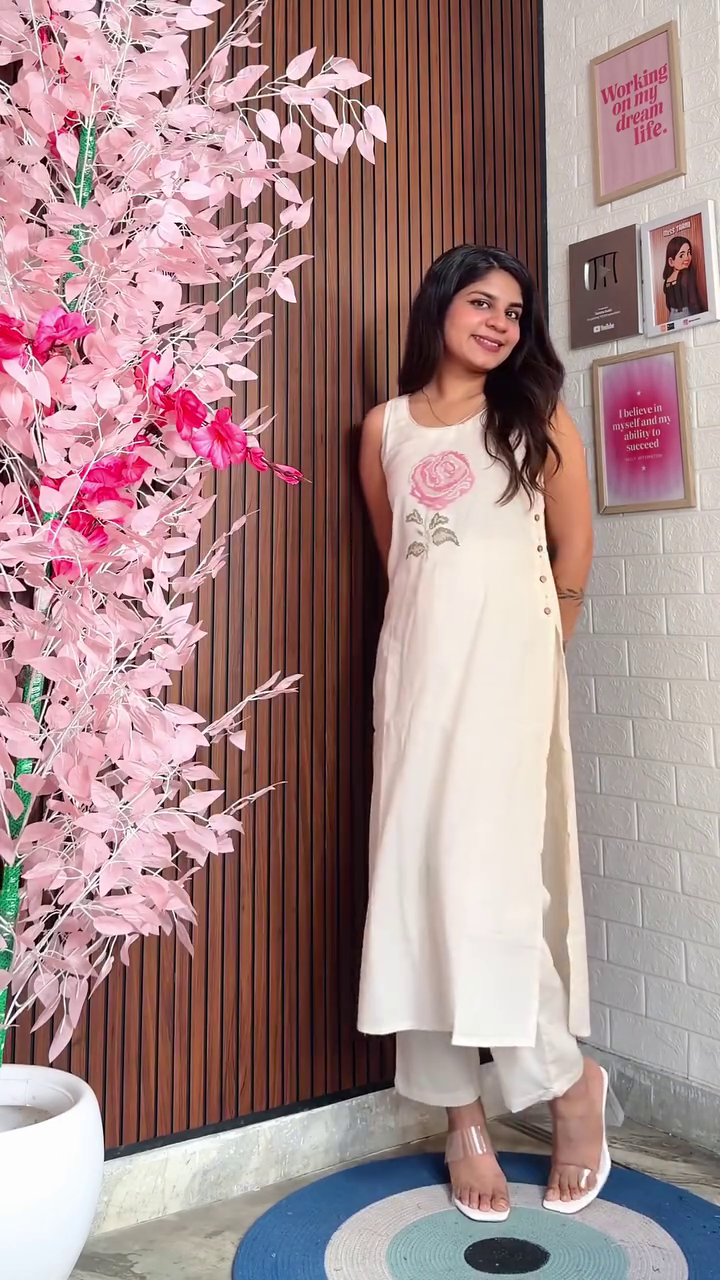 🤍 Minimal Grace – Elegant Sleeveless Kurta Set