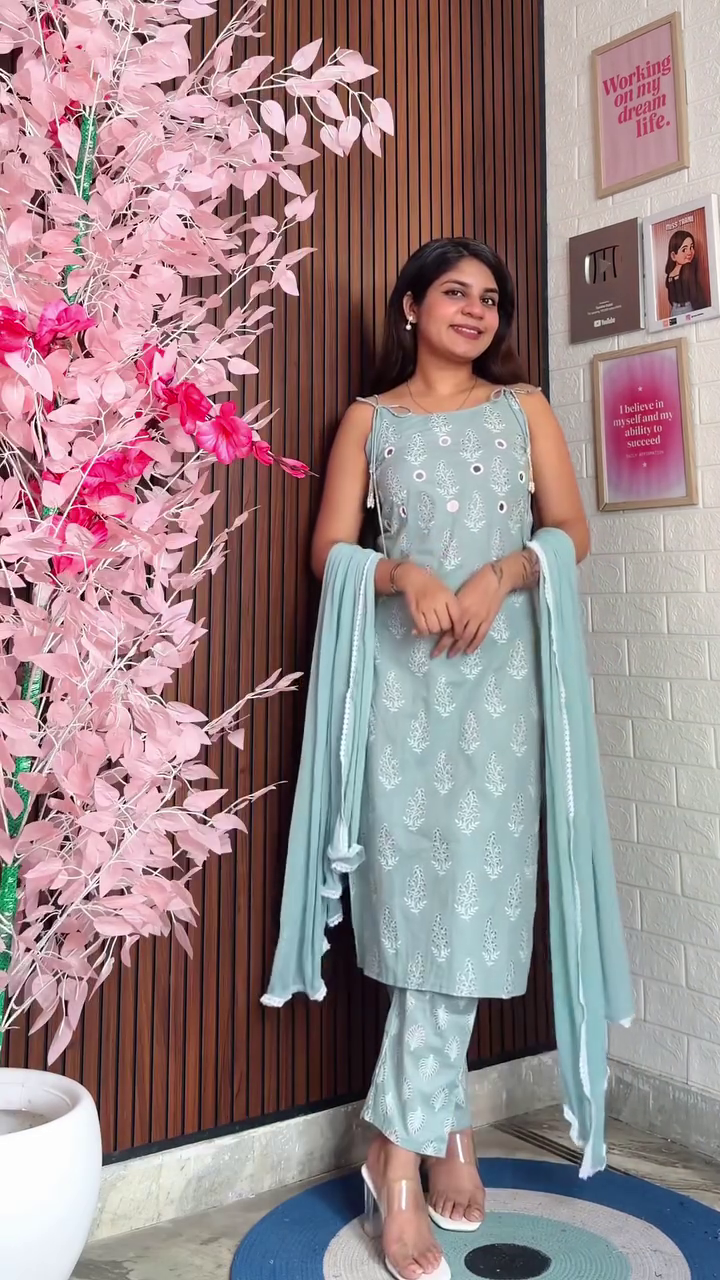 🤍 Minimal Grace – Elegant Sleeveless Kurta Set