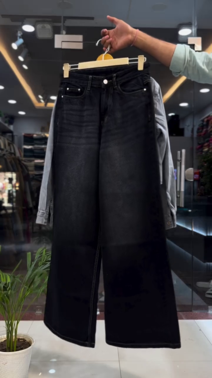 Denim Jacket Layered Outfit – Smart Street Style Look 🔥