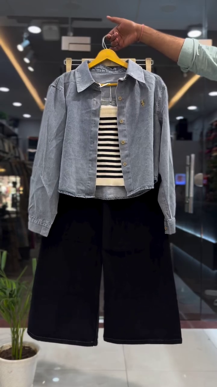 Denim Jacket Layered Outfit – Smart Street Style Look 🔥