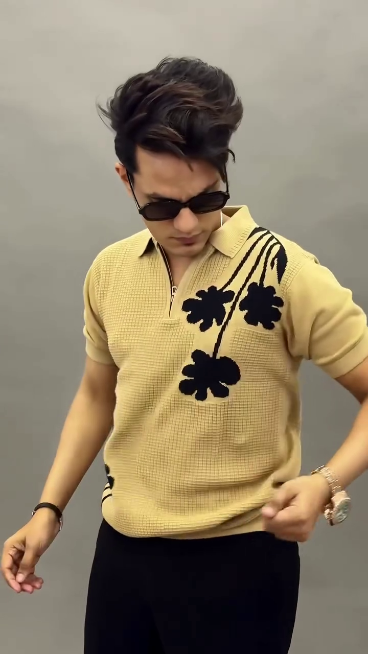 Beige Floral Polo T-Shirt – Smart Casual Men’s Style 🌿