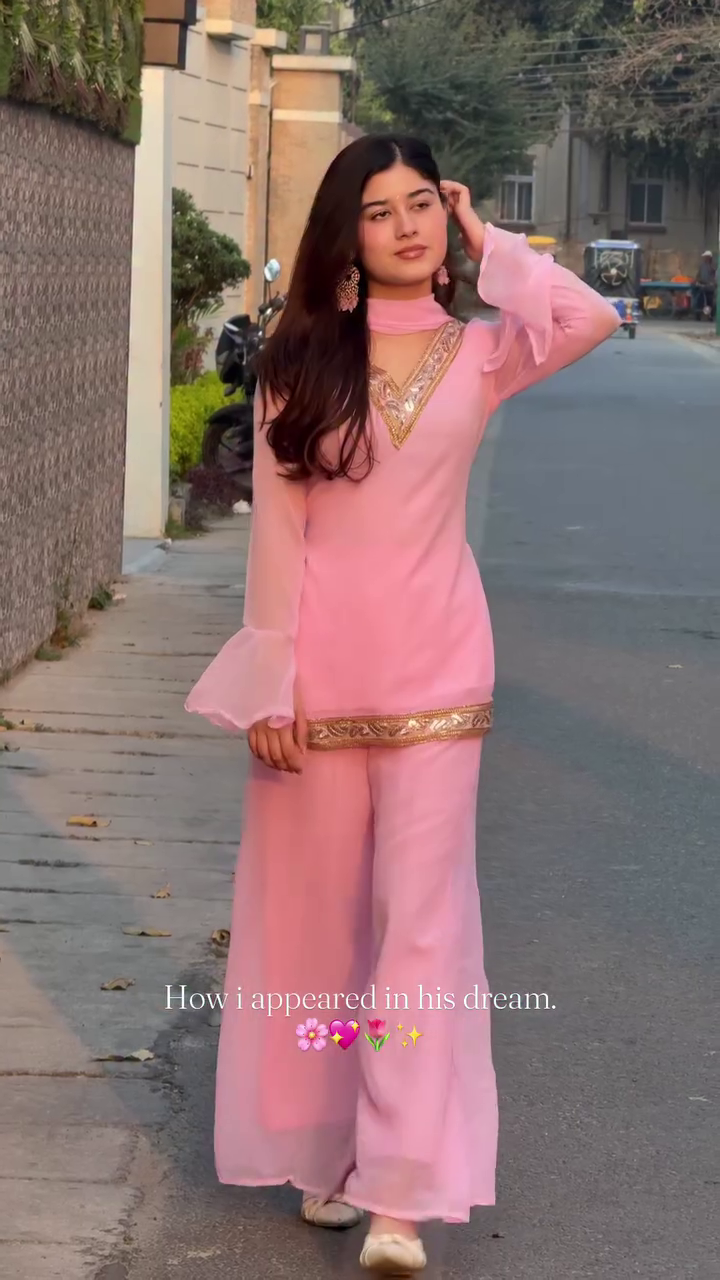 Soft Pink Ethnic Suit – Elegant Dreamy Look 💖