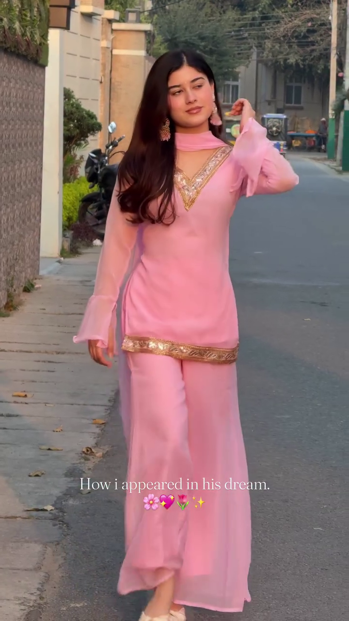 Soft Pink Ethnic Suit – Elegant Dreamy Look 💖