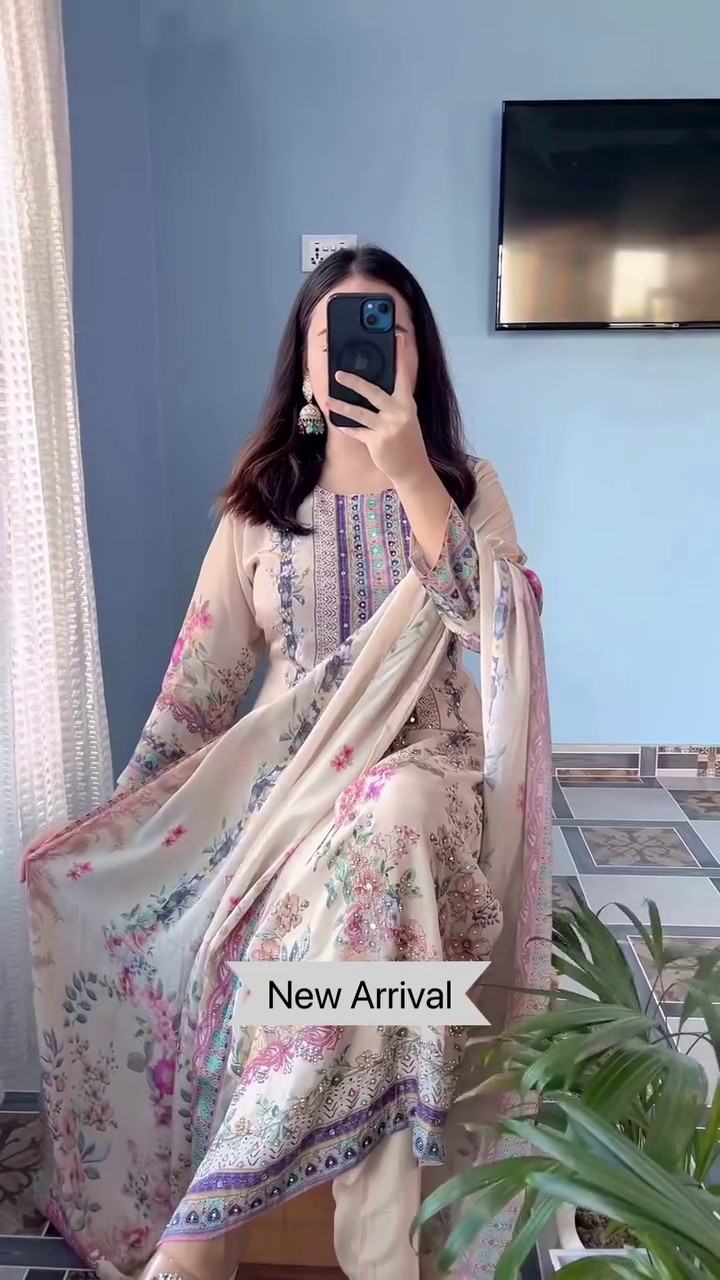 Pastel Embroidered Suit – Elegant New Arrival 🌿✨