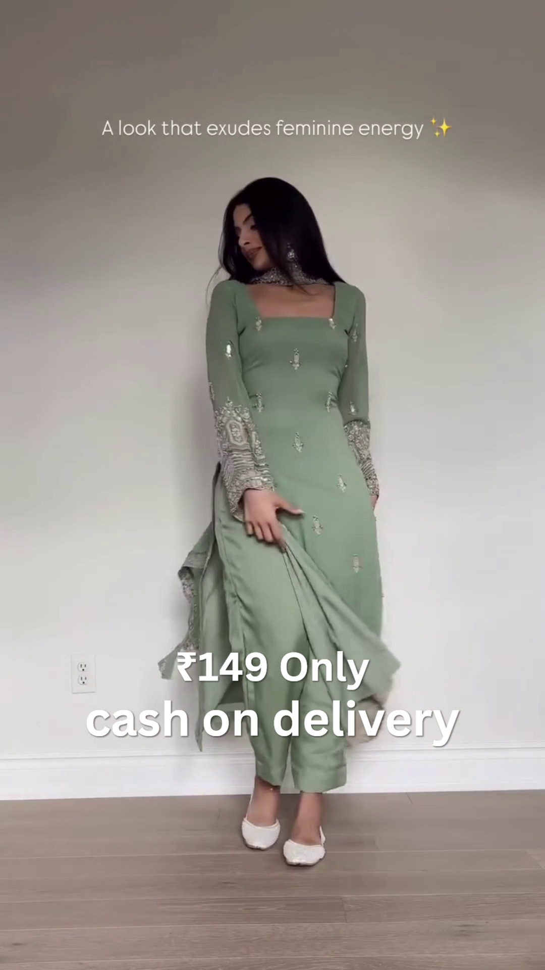 ✨ Graceful Green Elegance – A Timeless Feminine Statement ✨