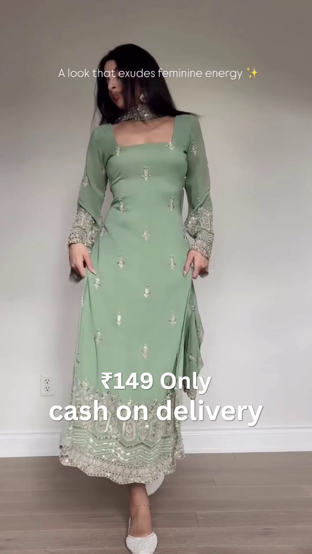 ✨ Graceful Green Elegance – A Timeless Feminine Statement ✨