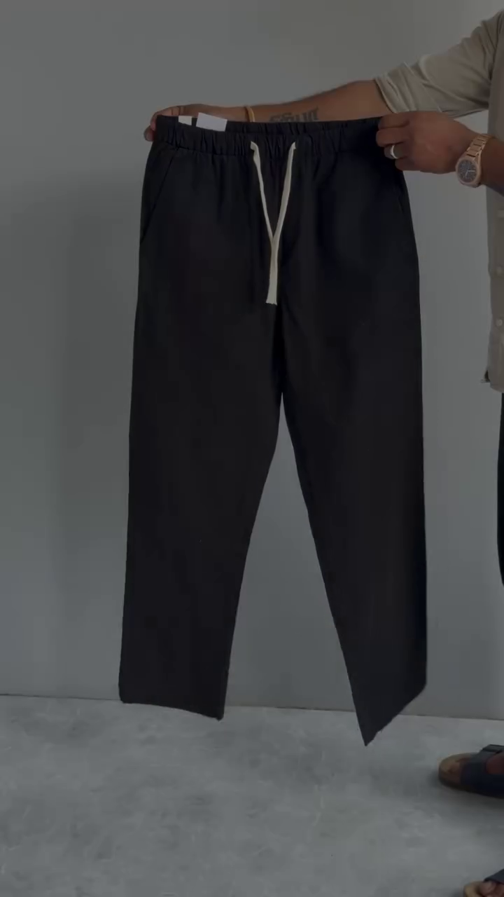 Minimal Black Relaxed Pants – Everyday Comfort Essential