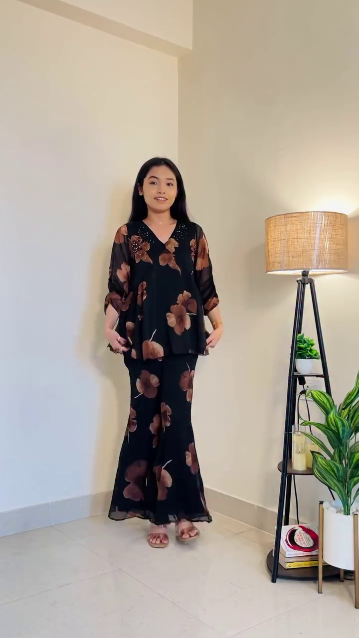 Elegant Green Floral Kurti Set – Grace Meets Comfort