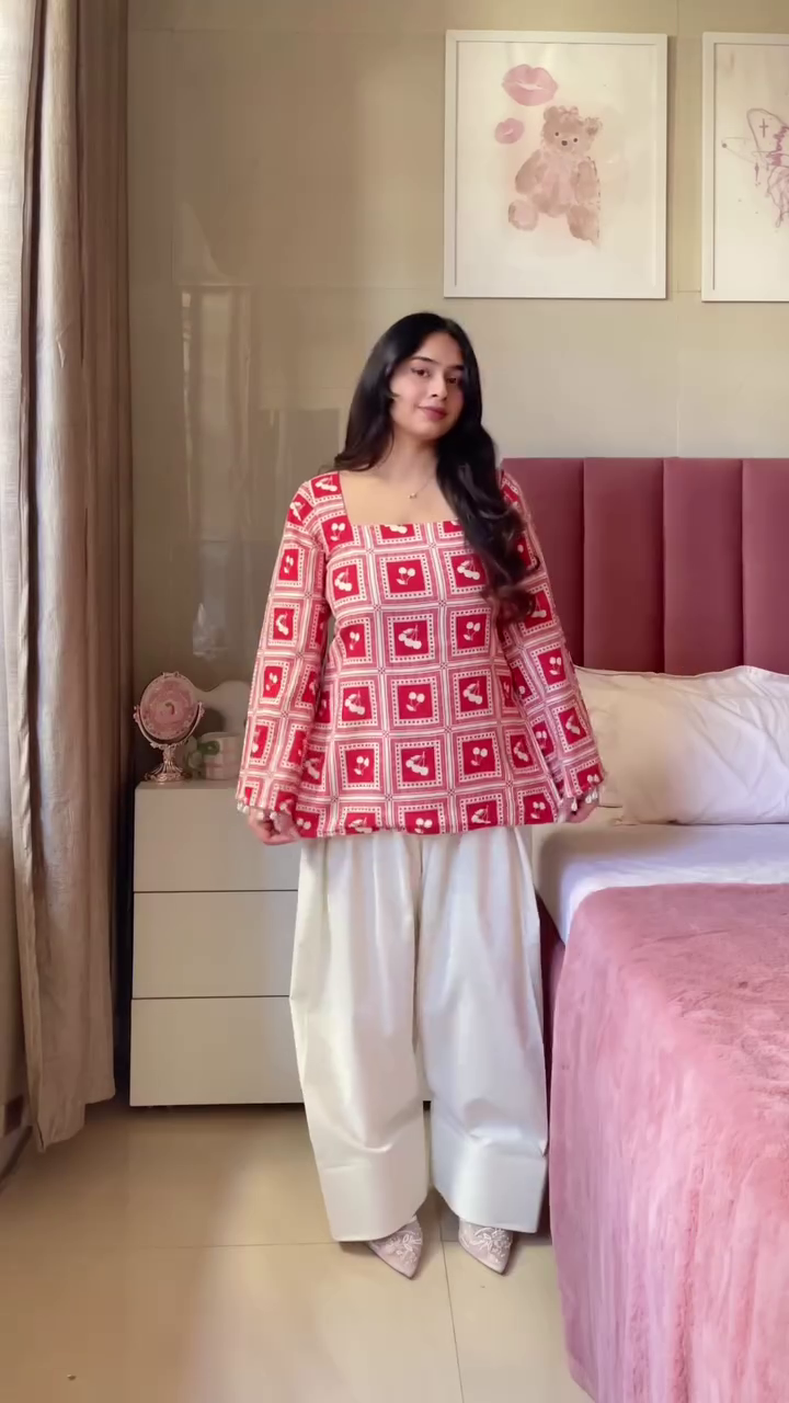 Chic Floral Top & Denim Combo – Effortless Everyday Style